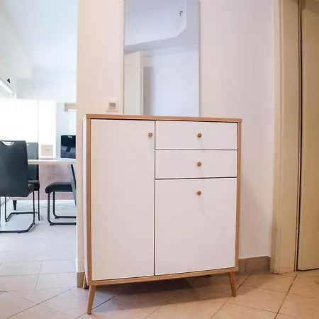 Apartma Papillon Apartment *